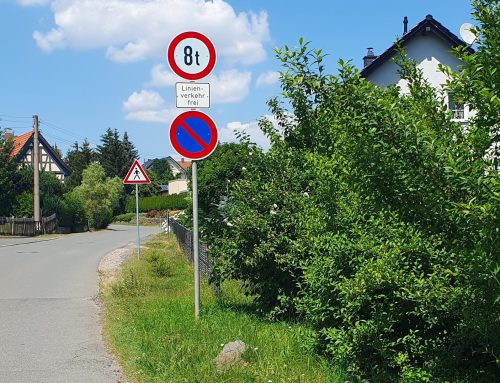 Warnschilder in Röppisch